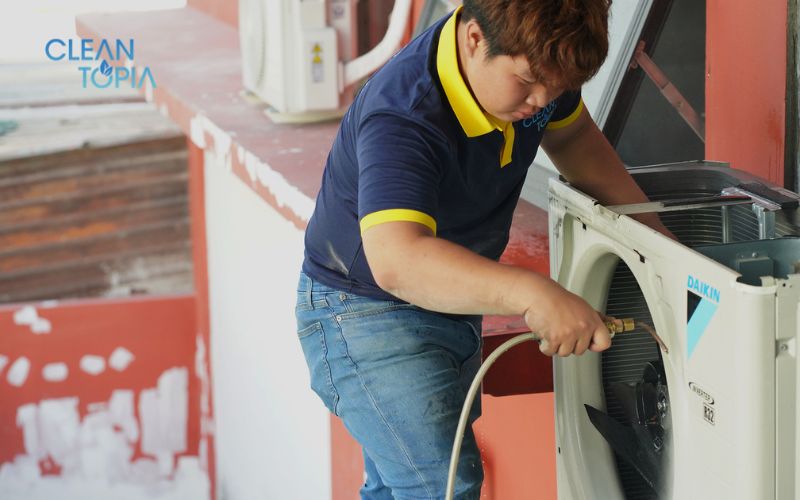 Máy lạnh chảy nước