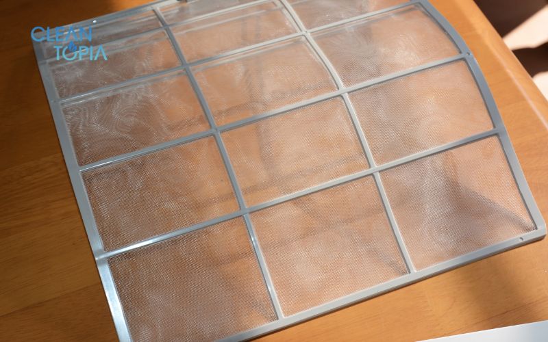 Vệ sinh máy lạnh bằng vòi xịt